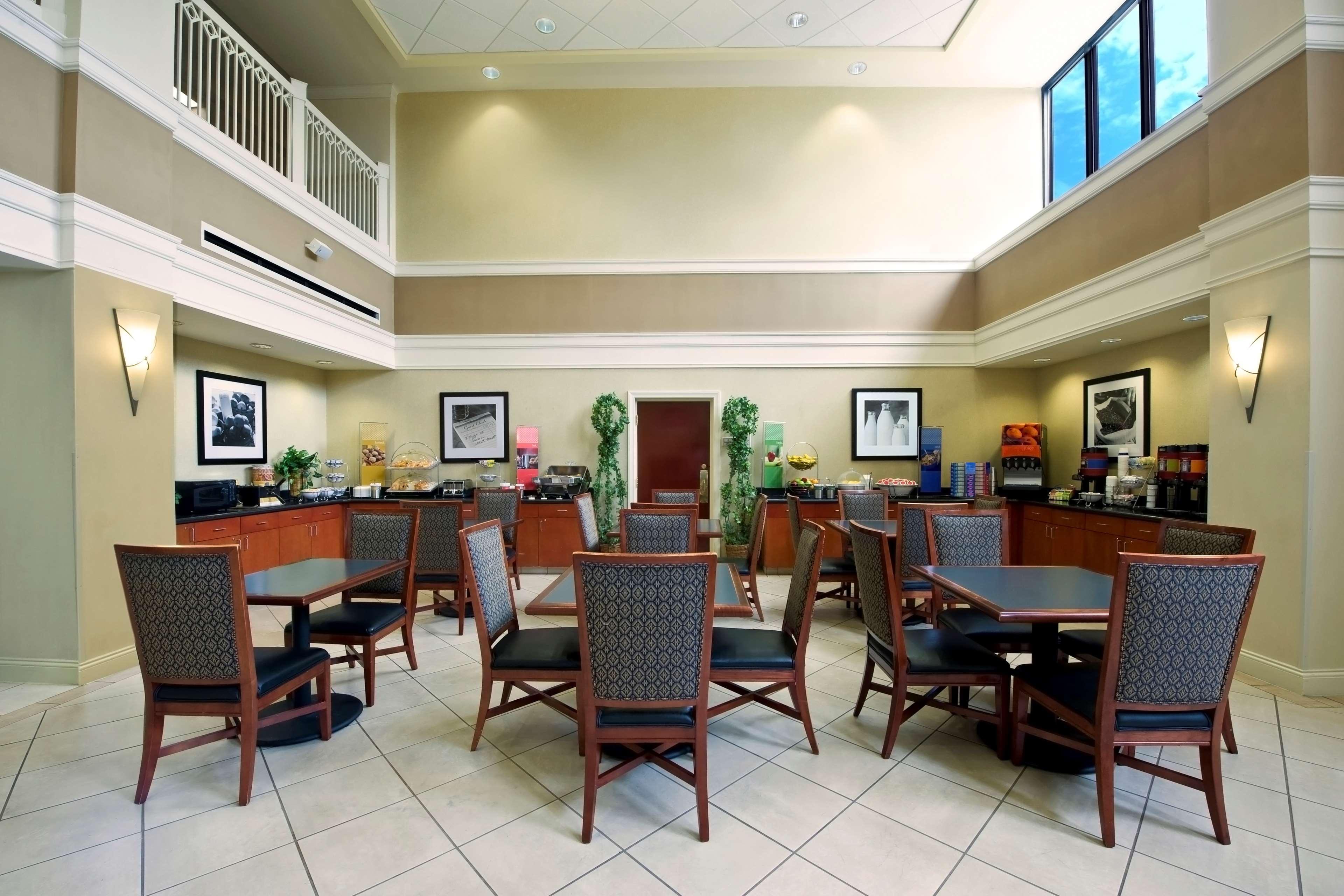 Hampton Inn & Suites-Atlanta Airport North-I-85 Hapeville Restaurant photo