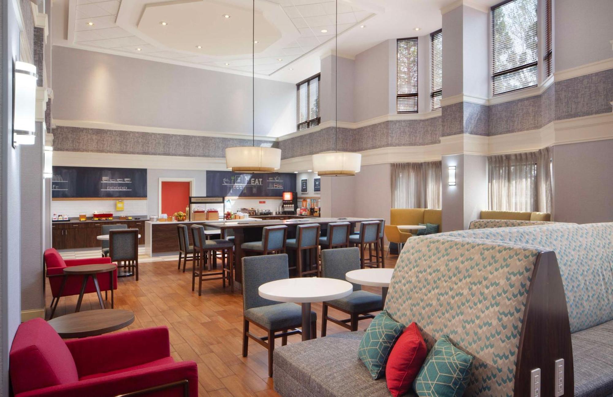Hampton Inn & Suites-Atlanta Airport North-I-85 Hapeville Exterior photo